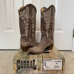 Corral Vintage Embroidered Cowboy Boots